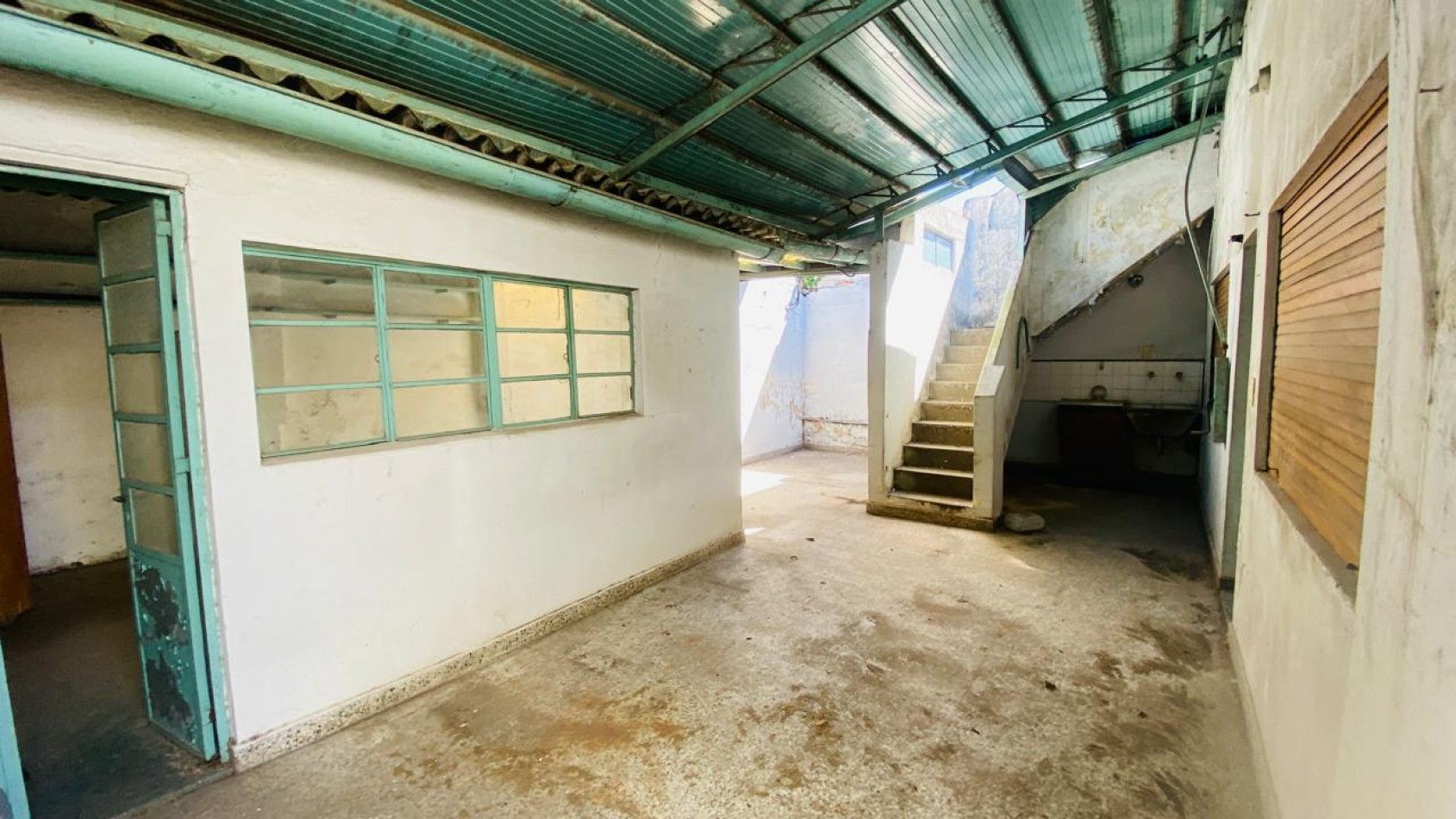 CASA 4 AMB PARA DEMOLER Y/ O REFACCIONAR MONTE CASTRO