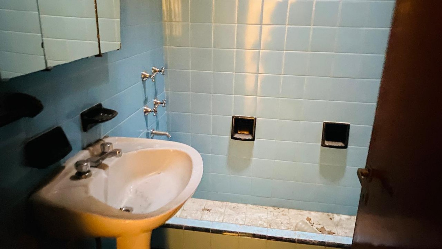 CASA 4 AMB PARA DEMOLER Y/ O REFACCIONAR MONTE CASTRO