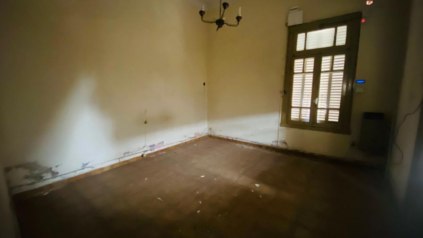 CASA 4 AMB PARA DEMOLER Y/ O REFACCIONAR MONTE CASTRO