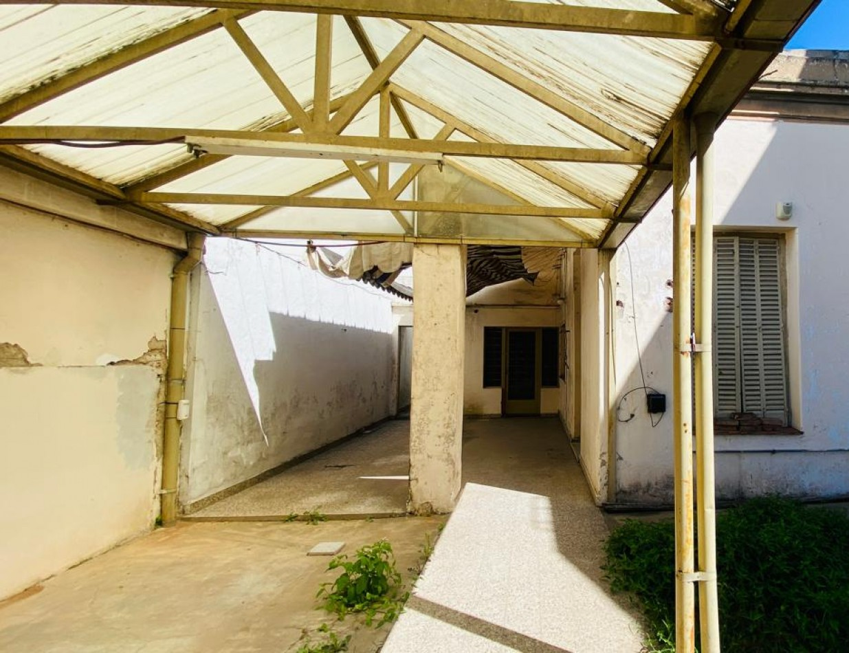 CASA 4 AMB PARA DEMOLER Y/ O REFACCIONAR MONTE CASTRO