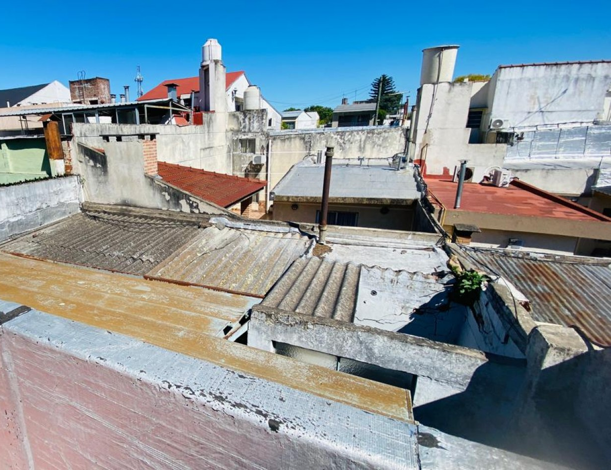 CASA 4 AMB PARA DEMOLER Y/ O REFACCIONAR MONTE CASTRO