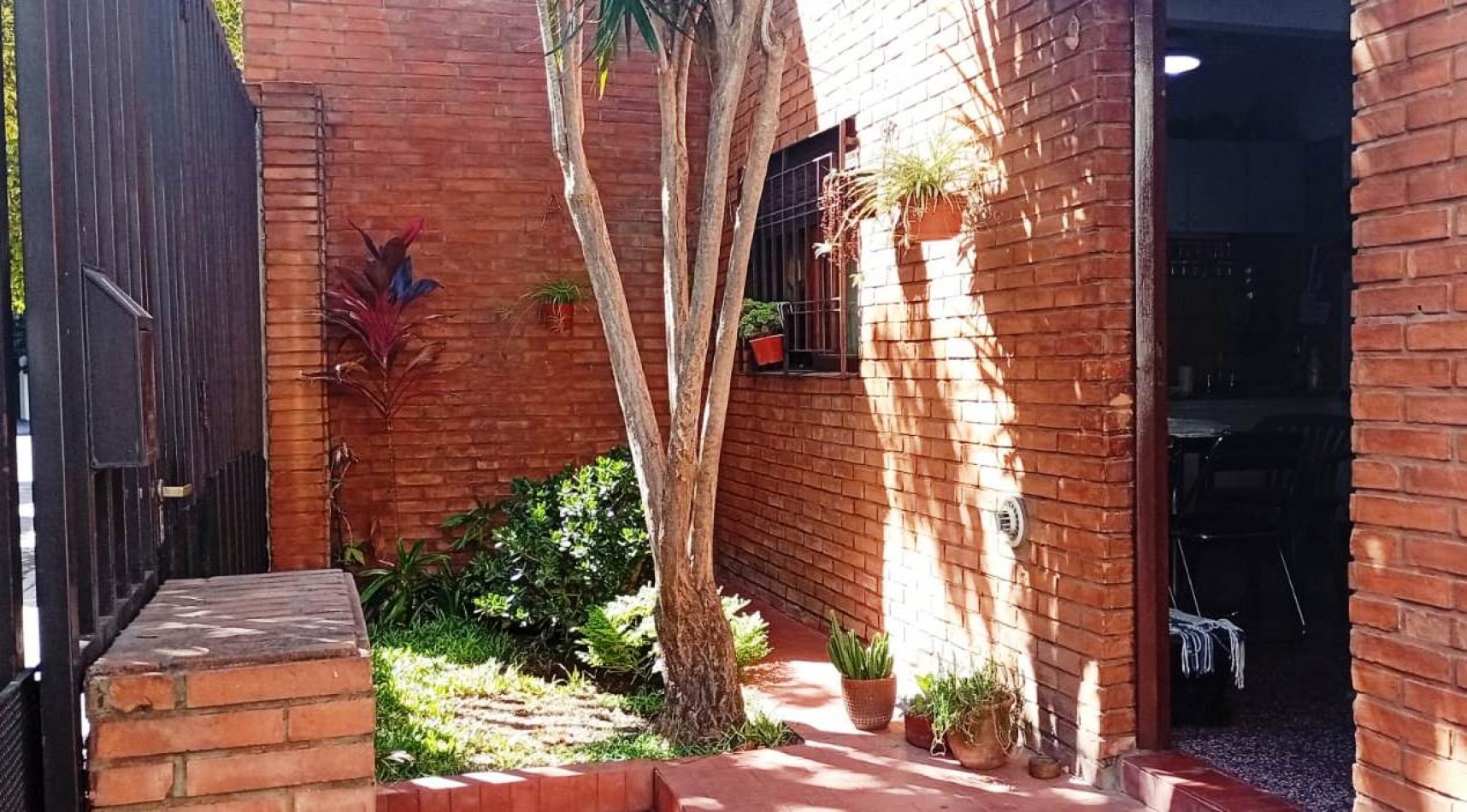 CASA 5 AMB MONTE CASTRO