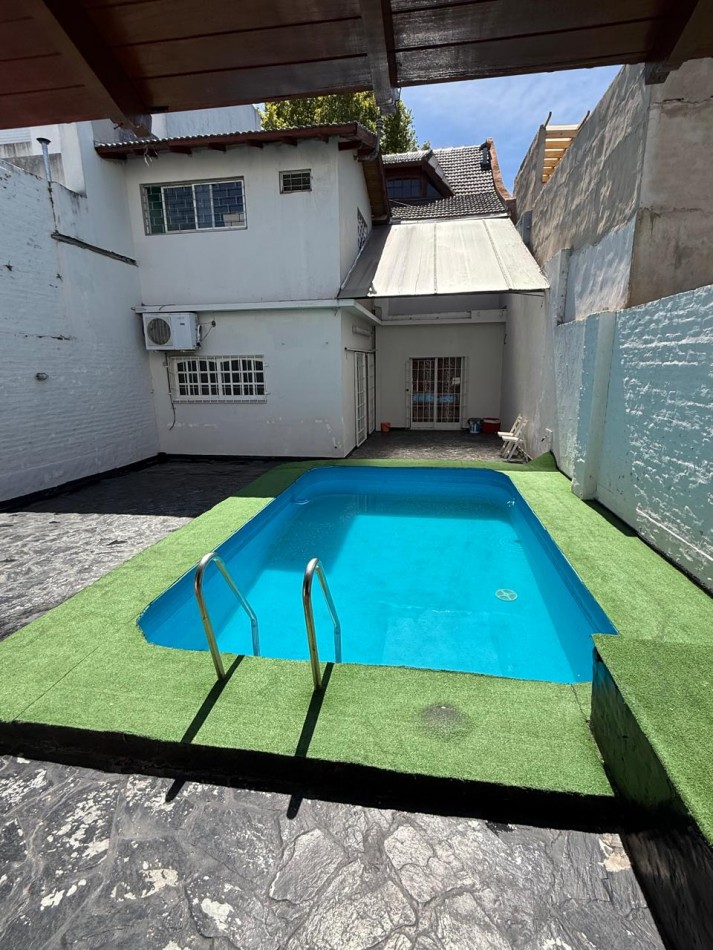 CASA 5 AMB CON DEPENDENCIA Y GARAGE  VILLA DEVOTO- APTO USO COMERCIAL