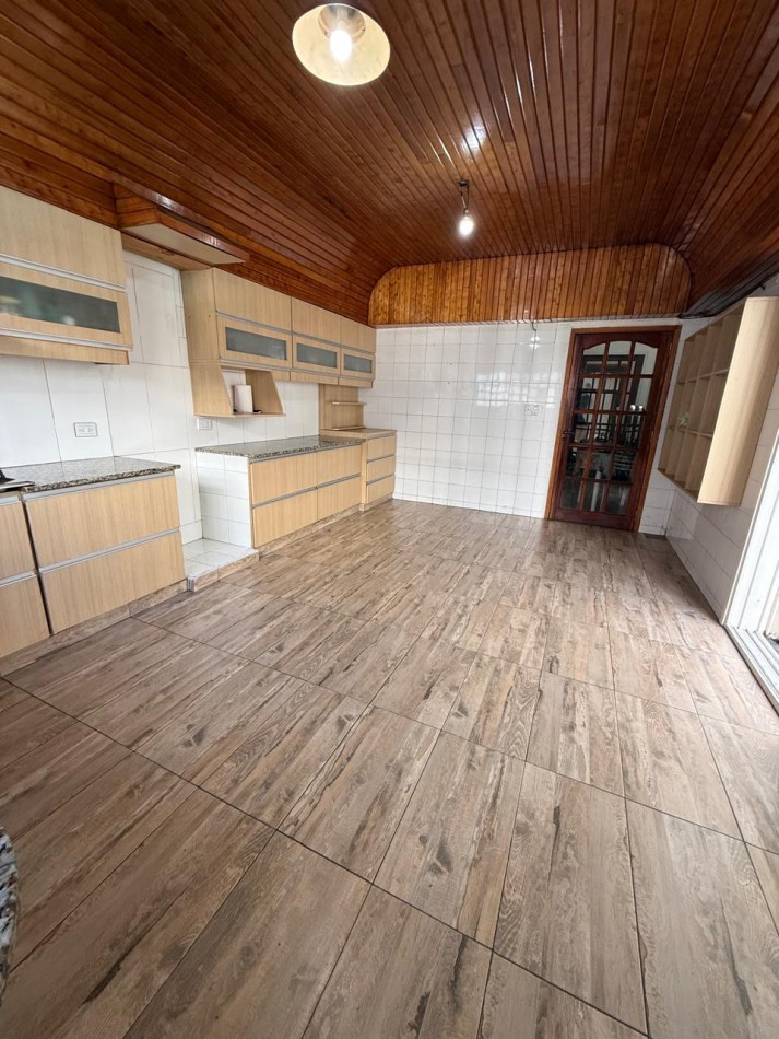 CASA 5 AMB CON DEPENDENCIA Y GARAGE  VILLA DEVOTO- APTO USO COMERCIAL