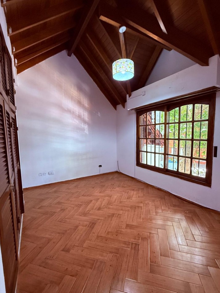 CASA 5 AMB CON DEPENDENCIA Y GARAGE  VILLA DEVOTO- APTO USO COMERCIAL