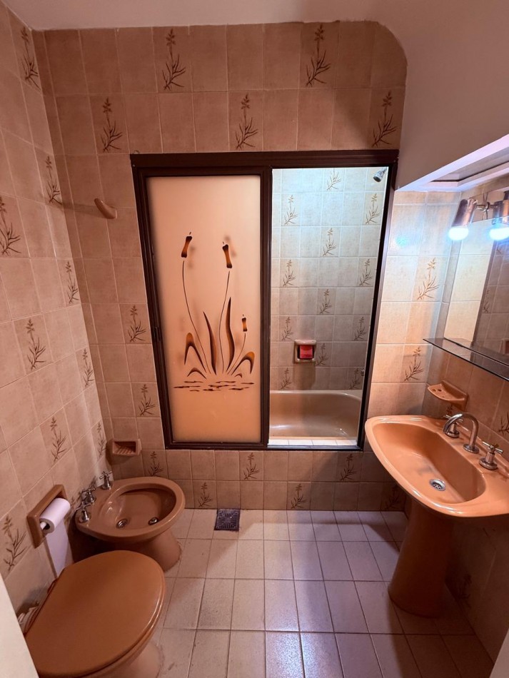 CASA 5 AMB CON DEPENDENCIA Y GARAGE  VILLA DEVOTO- APTO USO COMERCIAL