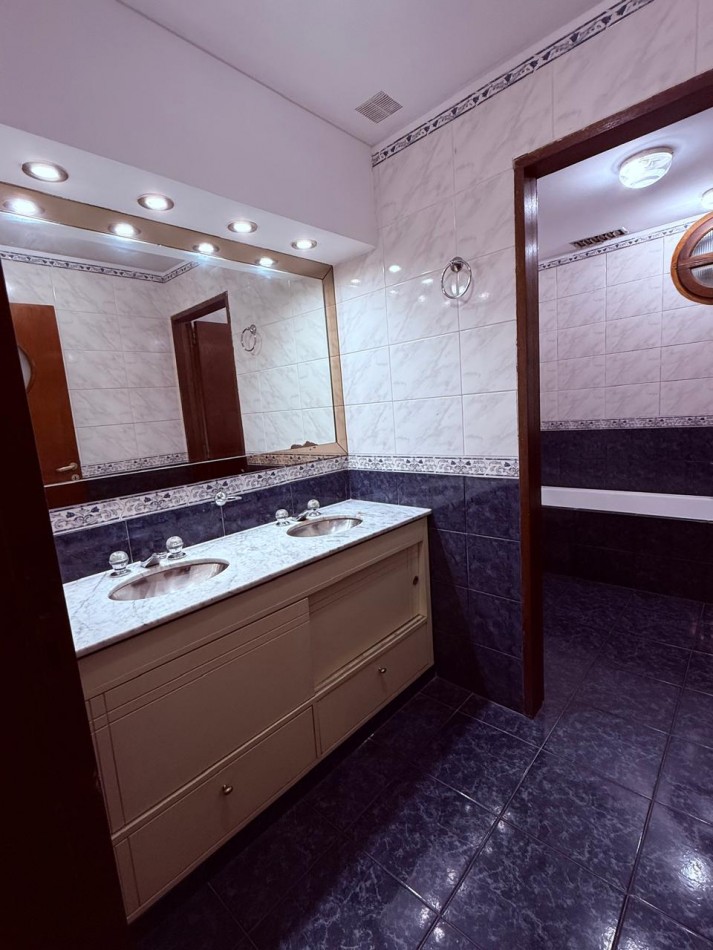 CASA 5 AMB CON DEPENDENCIA Y GARAGE  VILLA DEVOTO- APTO USO COMERCIAL