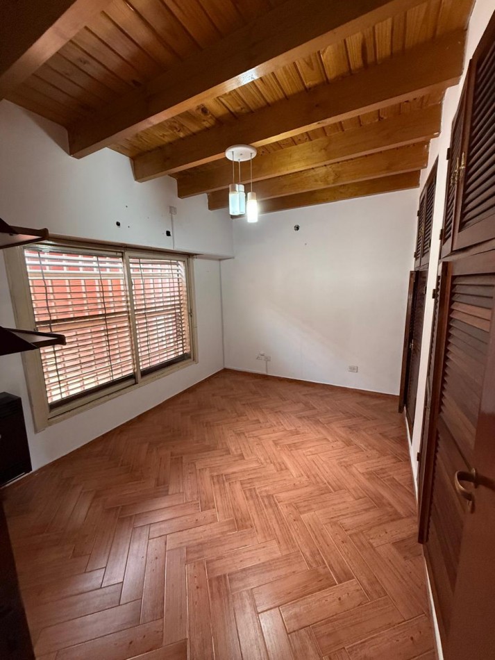 CASA 5 AMB CON DEPENDENCIA Y GARAGE  VILLA DEVOTO- APTO USO COMERCIAL