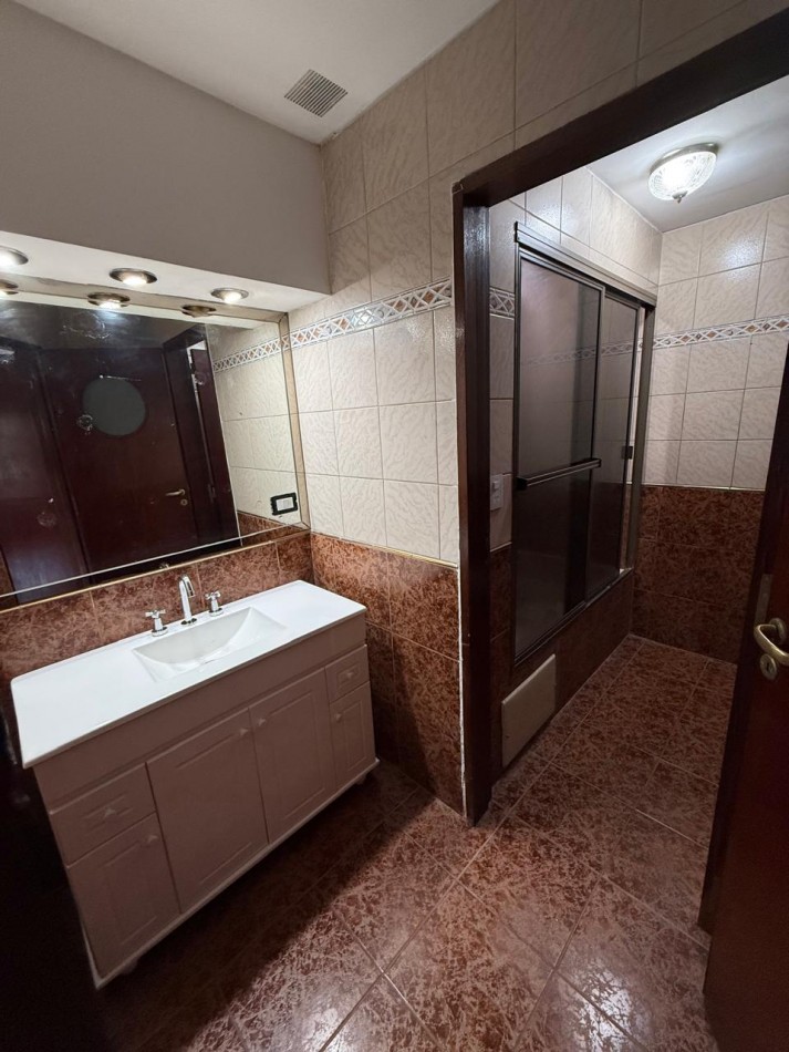 CASA 5 AMB CON DEPENDENCIA Y GARAGE  VILLA DEVOTO- APTO USO COMERCIAL