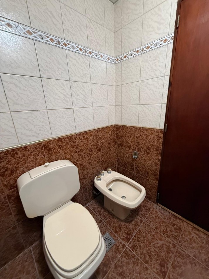 CASA 5 AMB CON DEPENDENCIA Y GARAGE  VILLA DEVOTO- APTO USO COMERCIAL