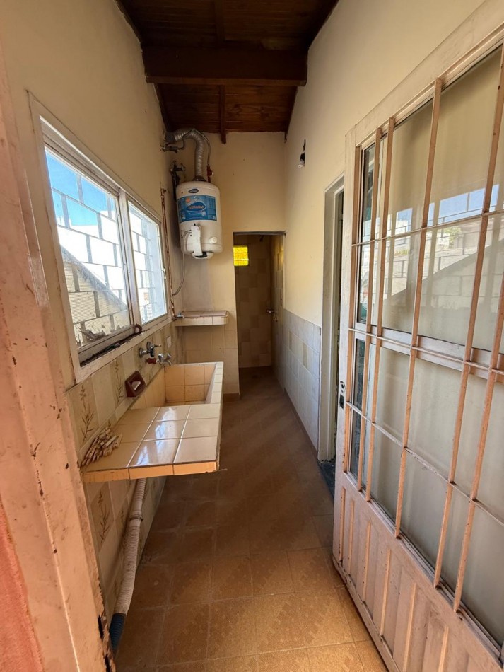 CASA 5 AMB CON DEPENDENCIA Y GARAGE  VILLA DEVOTO- APTO USO COMERCIAL