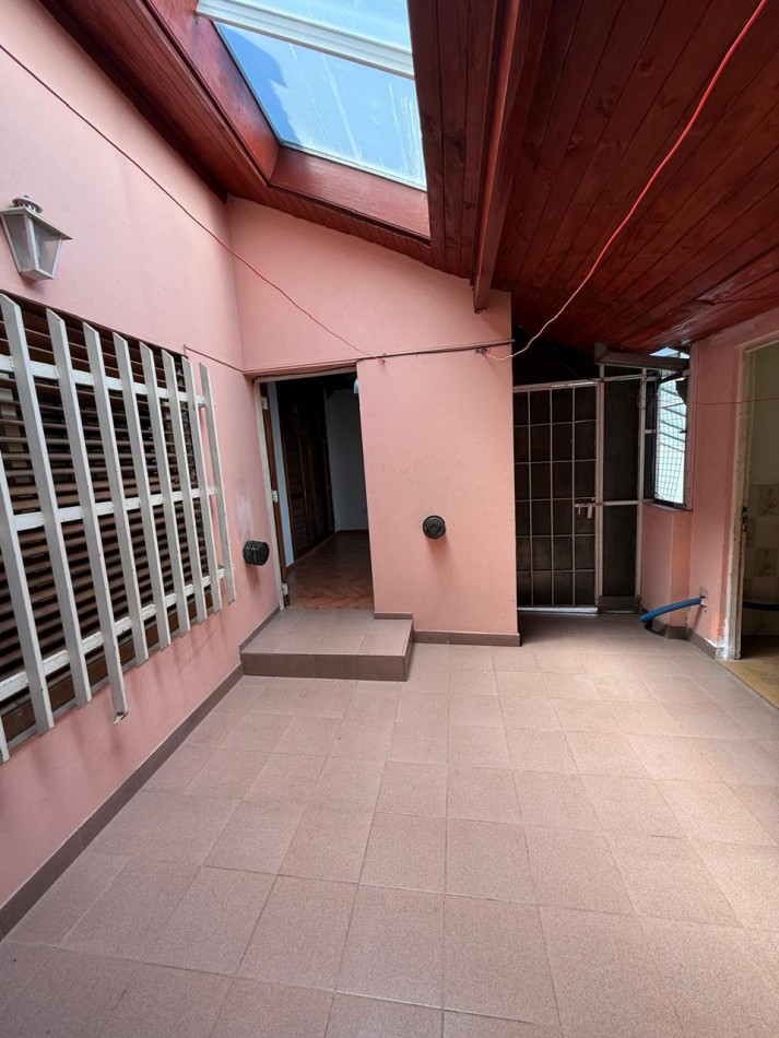 CASA 5 AMB CON DEPENDENCIA Y GARAGE  VILLA DEVOTO- APTO USO COMERCIAL