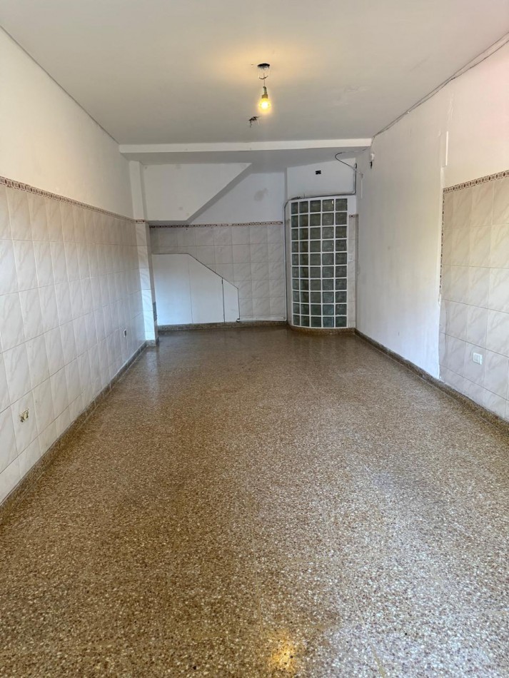 CASA 5 AMB CON DEPENDENCIA Y GARAGE  VILLA DEVOTO- APTO USO COMERCIAL