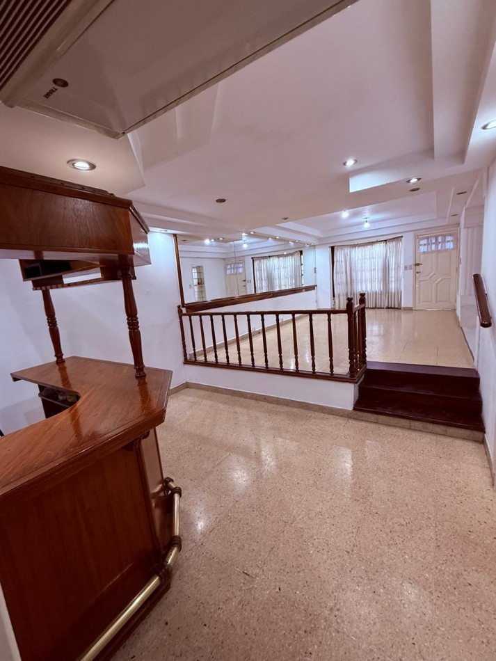 CASA 5 AMB CON DEPENDENCIA Y GARAGE  VILLA DEVOTO