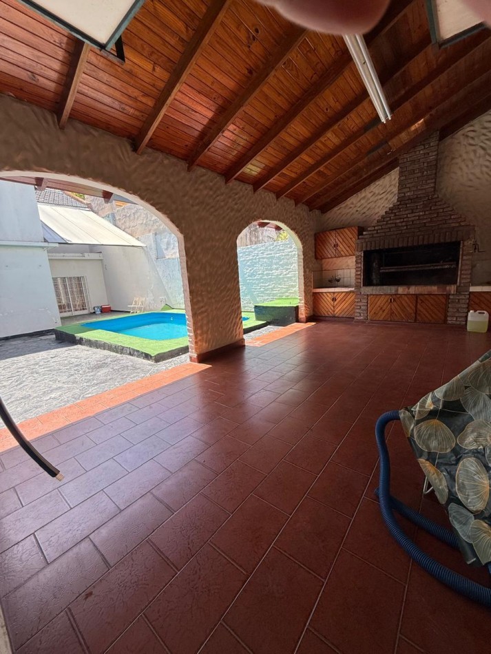 CASA 5 AMB CON DEPENDENCIA Y GARAGE  VILLA DEVOTO