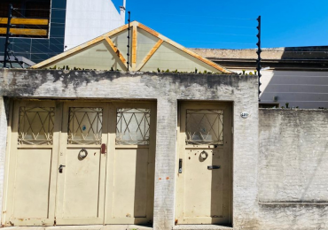 CASA 4 AMB PARA DEMOLER Y/ O REFACCIONAR MONTE CASTRO